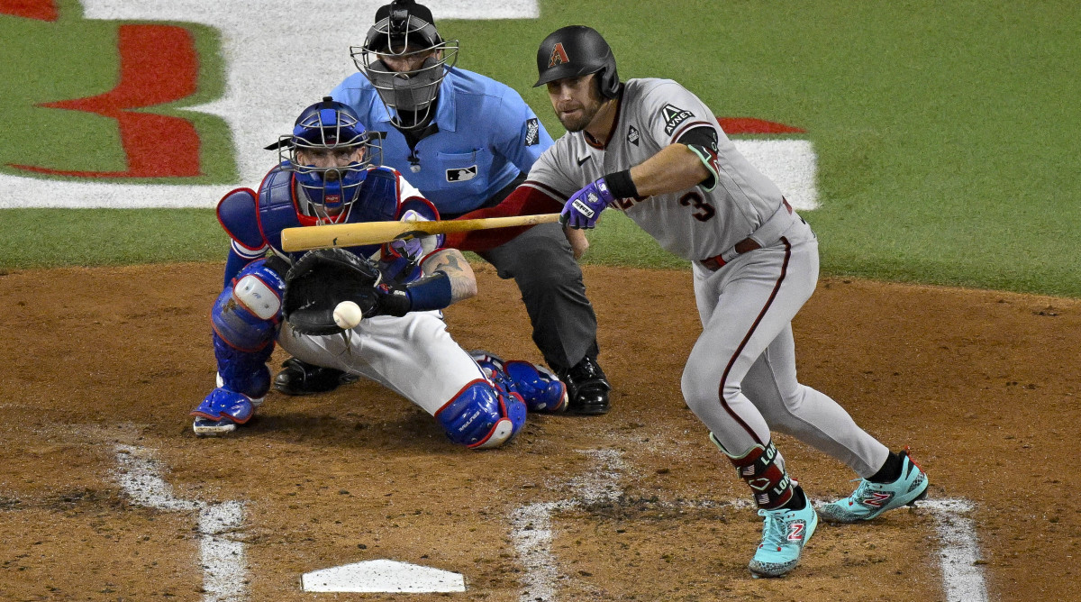 Evan Longoria laying down a bunt.